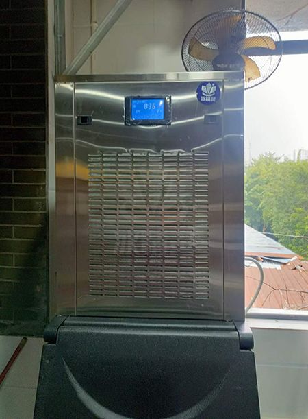 200公斤雪花制冰機(jī)交付四川雅安某酒店使用