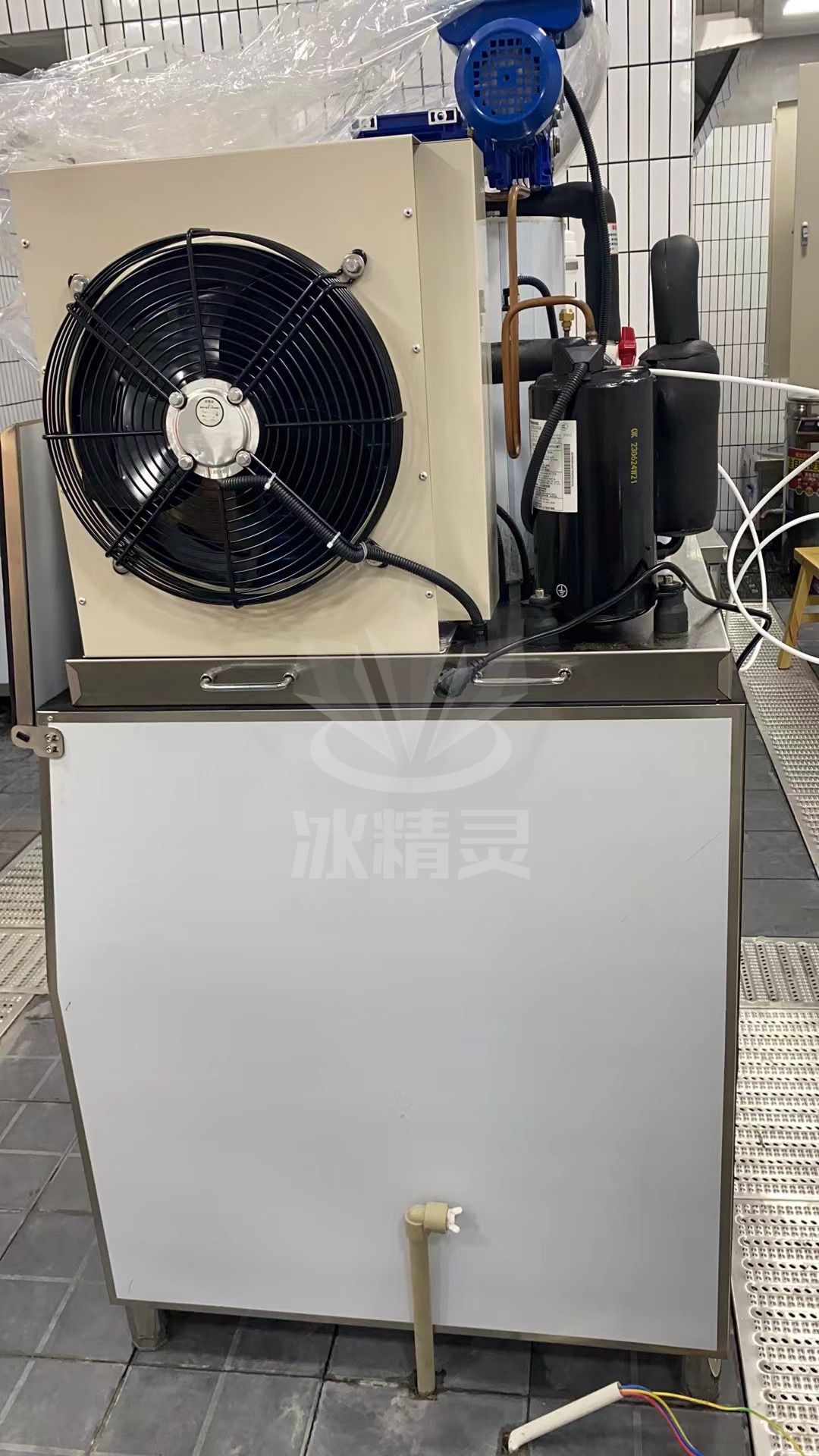 300公斤片冰機(jī)已交付海南瓊海《鹵校長老火鍋》