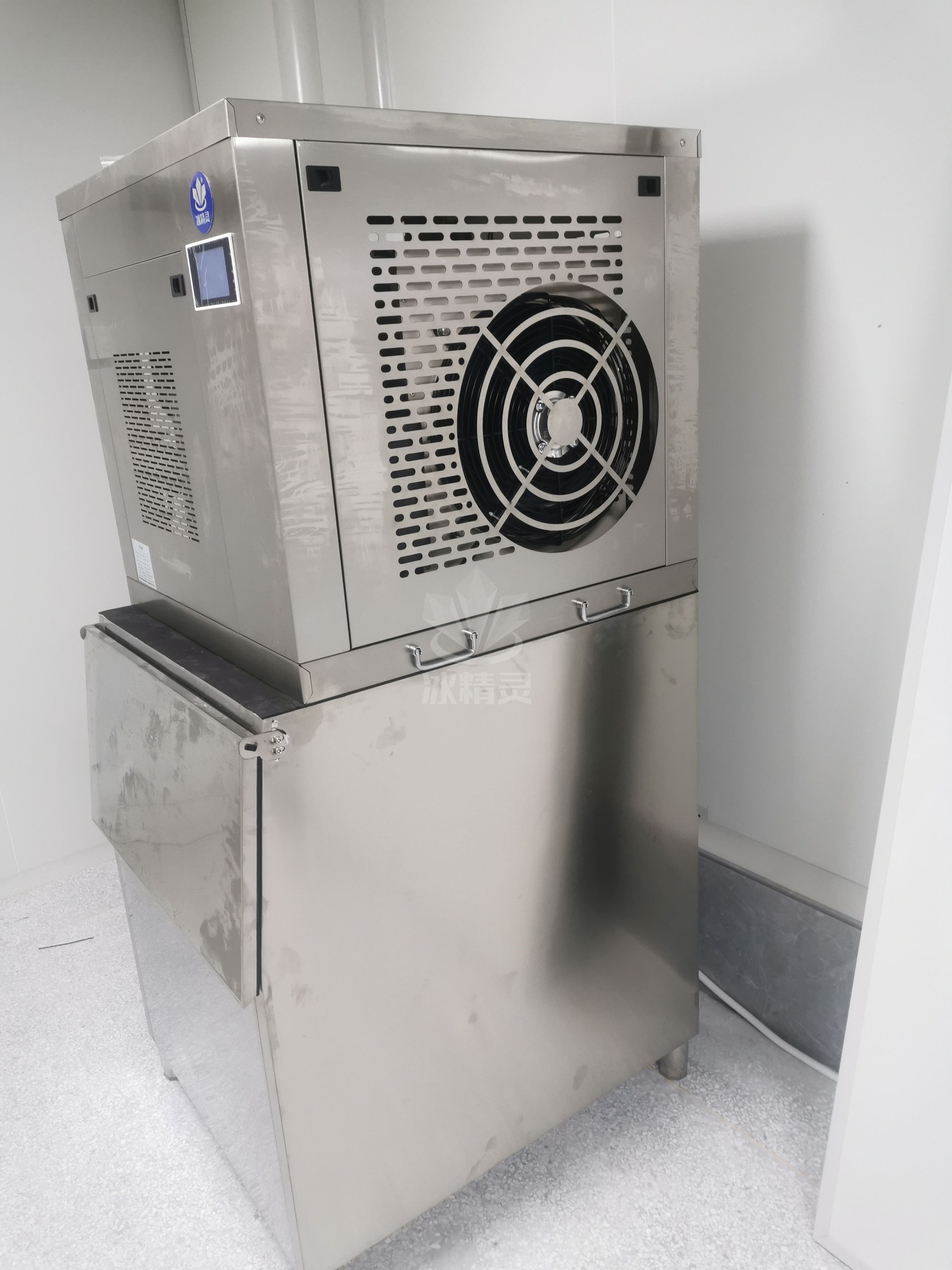 300公斤片冰機（外罩款）已交付江蘇省常熟市《蔡師傅食品》