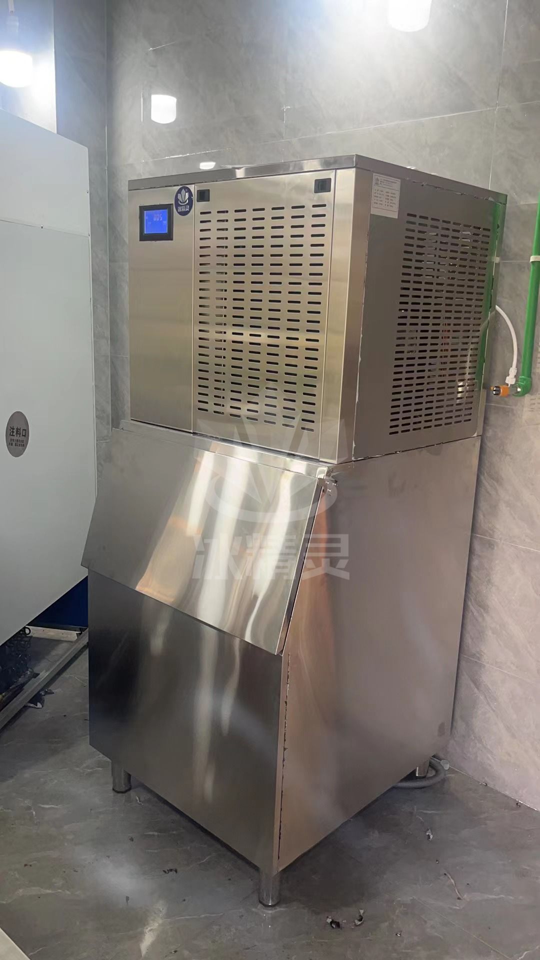 200公斤片冰機(jī)已交付貴州省安順市《龍盈家宴》