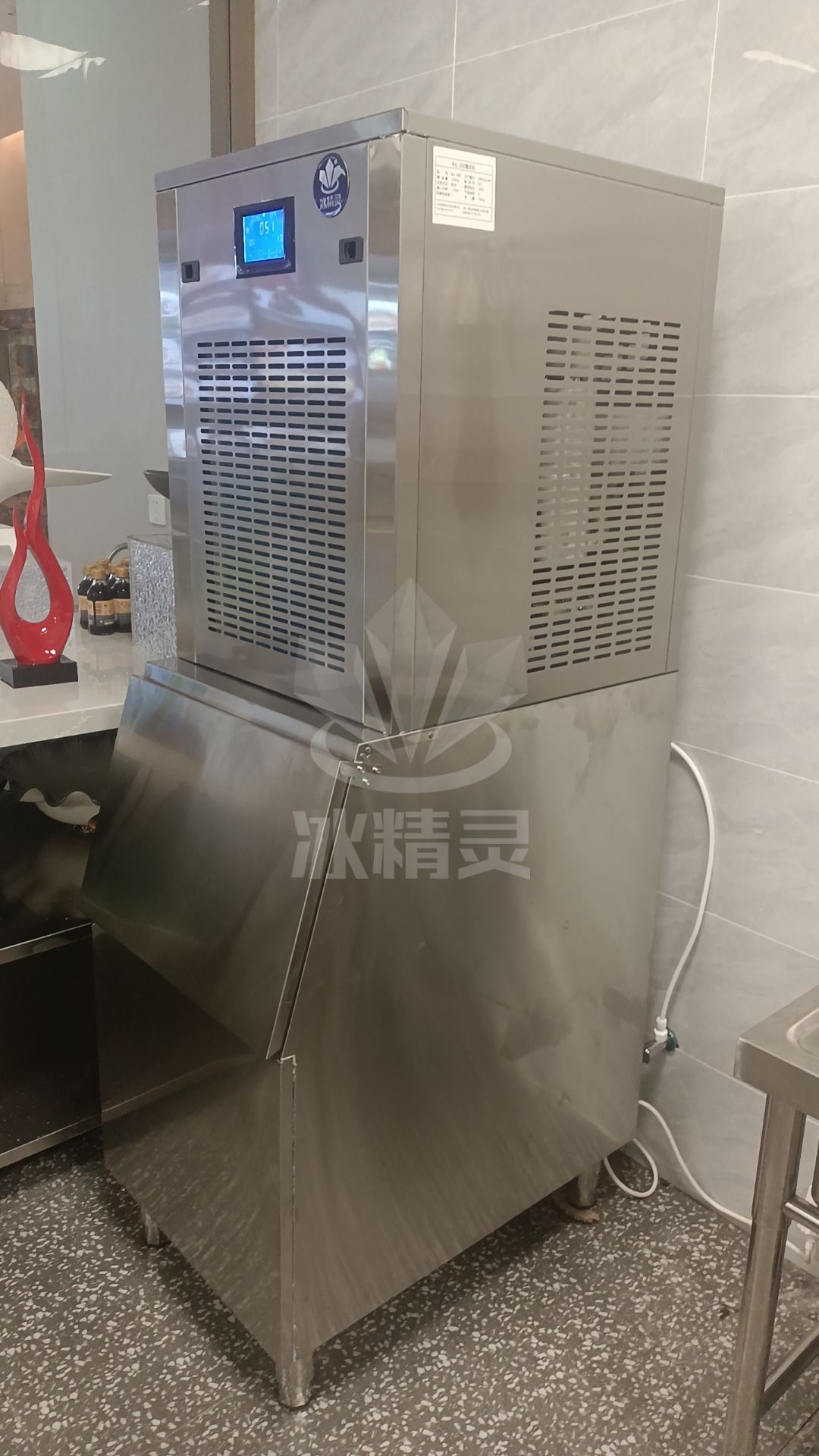 200公斤純雪花機(jī)已交付江蘇無(wú)錫《新洲府大酒店》