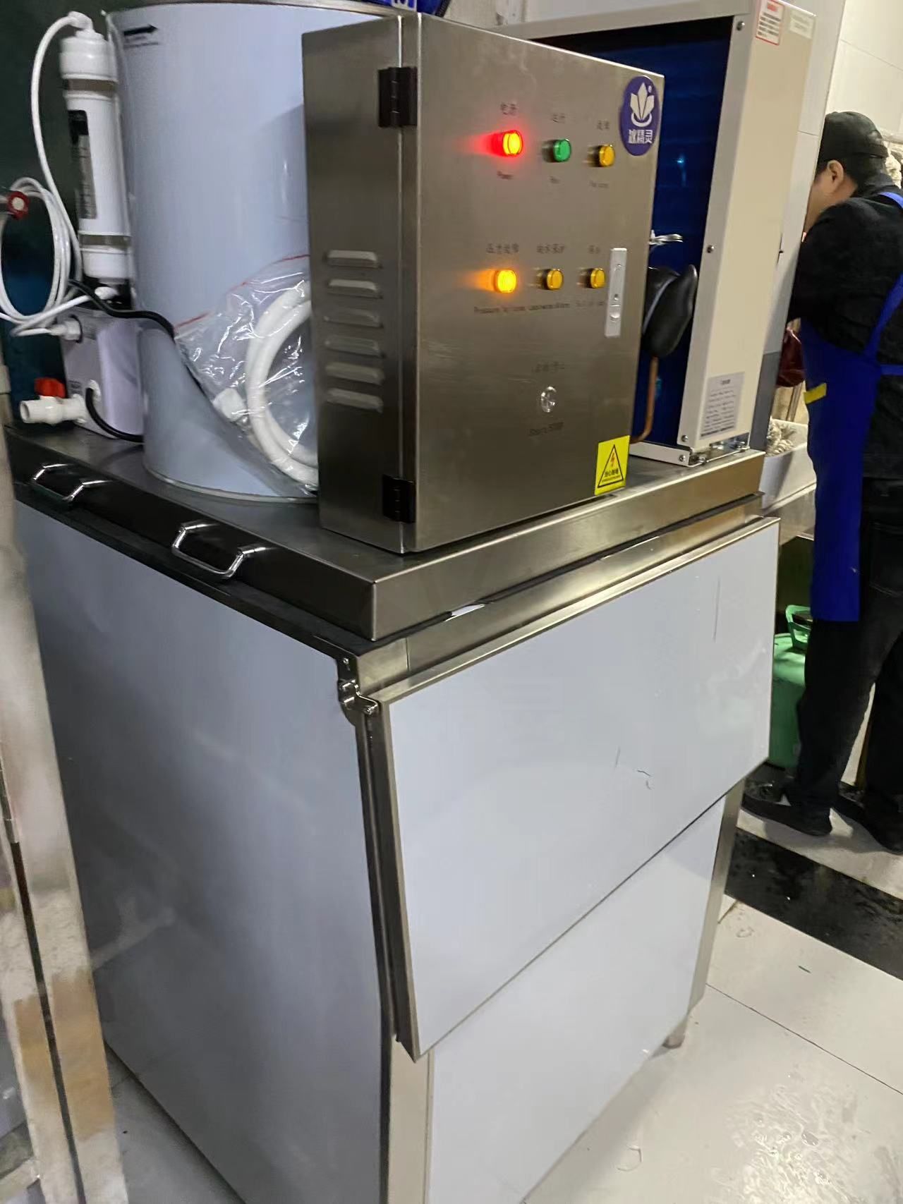 300公斤片冰機(jī)已交付湖北十堰《每日鮮超市 》